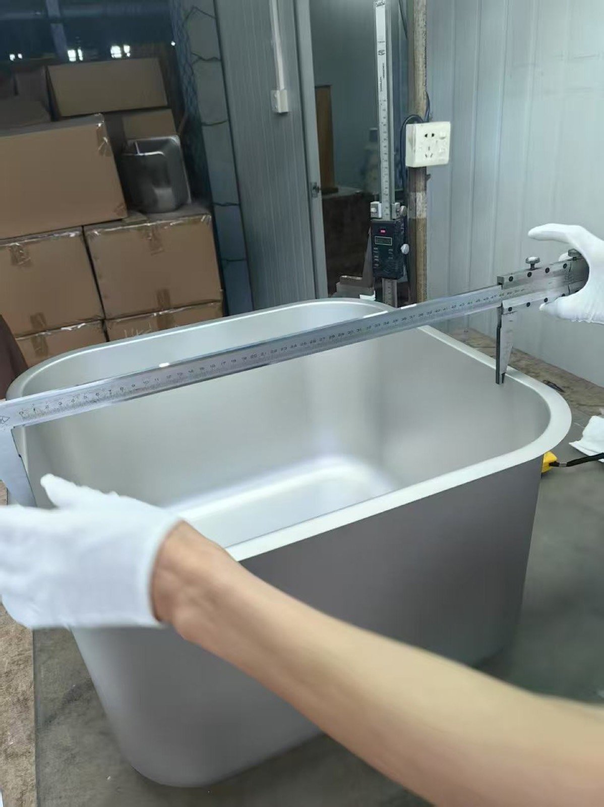 Dimensional inspection of a stainless steel sink